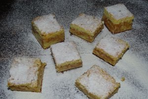Reteta de placinta cu mere si aluat cu unt