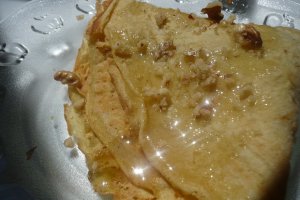Clatite cu nuca si miere