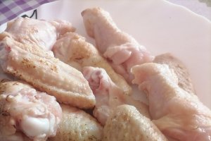 Reteta de aripioare de pui picante, cu cartofi la cuptor