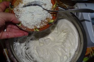 Reteta de rulouri cu bezea si alune de padure