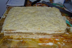 Reteta de cremsnit cu blat de nuca la mijloc