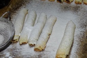 Reteta de tigarete cu gem de prune si nuca prajita