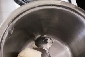Reteta de piept de pui cu cartofi cu sos de cascaval si smantana