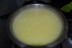 Reteta de tort cu crema de vanilie cu unt si krant