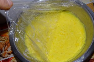 Reteta de tort cu crema de vanilie cu unt si krant