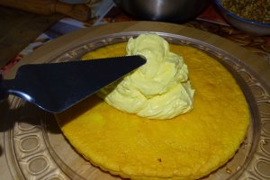 Reteta de tort cu crema de vanilie cu unt si krant