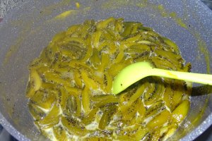 Reteta de dulceata cu kiwi si suc de mandarine