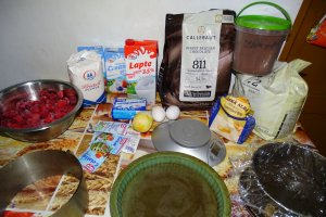 Reteta de tort cu zmeura si ciocolata