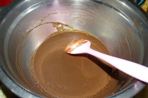 Reteta de tort cu zmeura si ciocolata