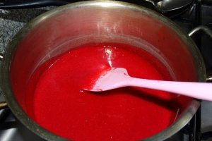 Reteta de tort cu zmeura si ciocolata