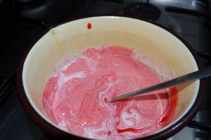 Reteta de tort cu zmeura si ciocolata