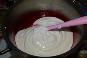 Reteta de tort cu zmeura si ciocolata