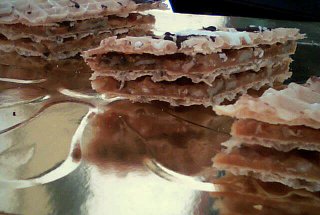 Foi de napolitana cu crema de caramel si nuca