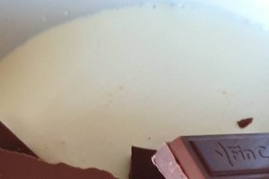 Reteta de prajitura cu iaurt si crema de ciocolata