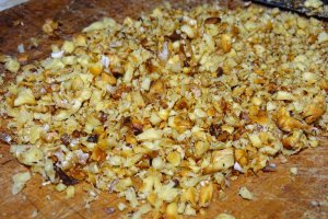 Reteta de tort cu crema de unt cu ciocolata si jeleu de coacaze rosii