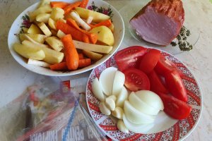 Reteta de sunculita taraneasca cu legume, in punga, la cuptor