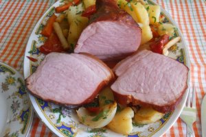 Reteta de sunculita taraneasca cu legume, in punga, la cuptor