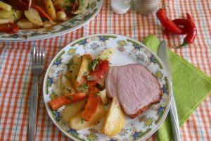 Reteta de sunculita taraneasca cu legume, in punga, la cuptor