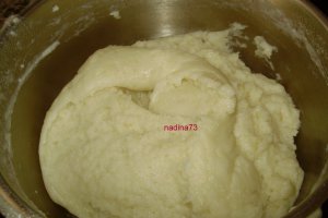 Eclere umplute cu crema de cremes