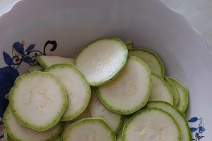 Reteta de salata de dovlecei feliati