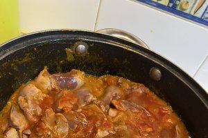 Reteta de ficatei de pui cu sos de ceapa si rosii