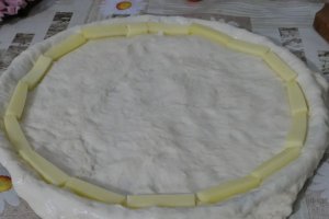 Reteta de pizza cu margini umplute (din nou, alt aluat)