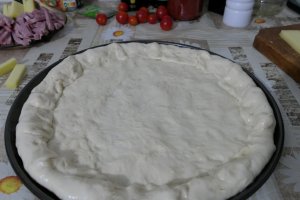 Reteta de pizza cu margini umplute (din nou, alt aluat)