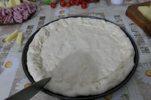 Reteta de pizza cu margini umplute (din nou, alt aluat)