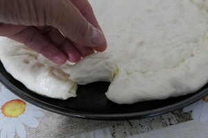 Reteta de pizza cu margini umplute (din nou, alt aluat)