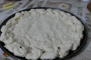 Reteta de pizza cu margini umplute (din nou, alt aluat)