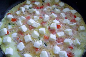 Omleta cu rosii si mozzarella