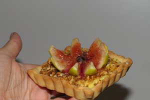 Reteta de tarta cu crema de vanilie krant si smochine