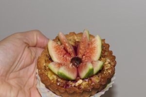 Reteta de tarta cu crema de vanilie krant si smochine