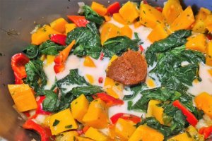 Reteta de curry de dovleac cu spanac