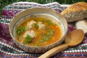 Ciorba taraneasca de perisoare