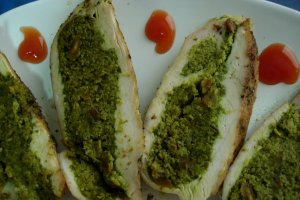 Piept de pui cu alune si patrunjel