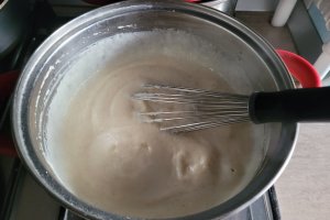 Reteta de gomboti cu prune la tava