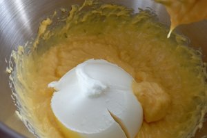 Reteta de prajitura cu nuca de cocos, ciocolata si visine
