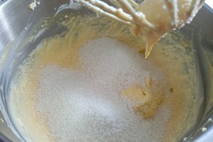 Reteta de prajitura cu nuca de cocos, ciocolata si visine
