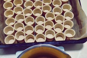 Reteta de minitarte cu crema de vanilie si fructe