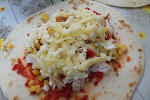 Reteta de sandwich in lipie cu friptura de pui