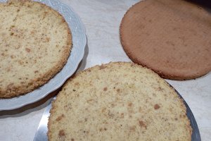 Reteta de tort ferrero rocher cu ciocolata si alune