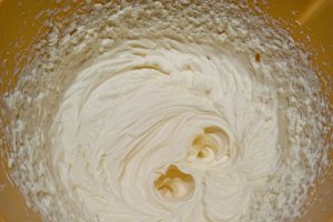 Reteta de tort ferrero rocher cu ciocolata si alune