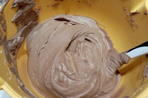 Reteta de tort ferrero rocher cu ciocolata si alune