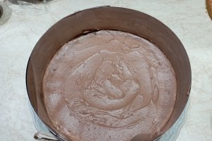 Reteta de tort ferrero rocher cu ciocolata si alune