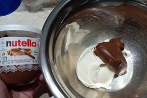 Reteta de tort ferrero rocher cu ciocolata si alune