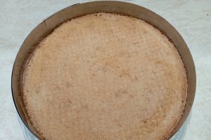 Reteta de tort ferrero rocher cu ciocolata si alune