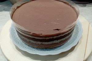 Reteta de tort ferrero rocher cu ciocolata si alune