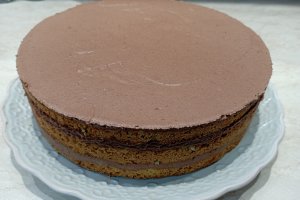 Reteta de tort ferrero rocher cu ciocolata si alune