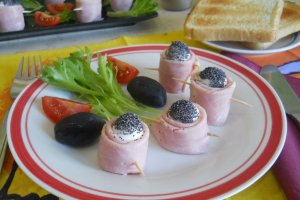 Reteta de aperitiv rapid din oua de prepelita in jambon